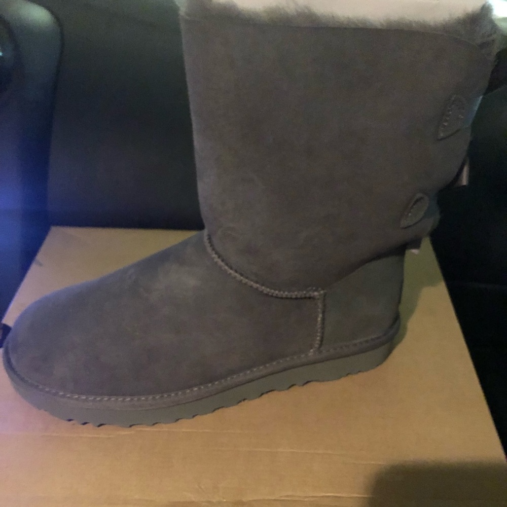 Ugg Bailey Bow Size 9